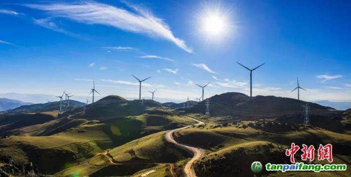 資料圖：拉馬鄉(xiāng)魯南山風電場。李益民 攝