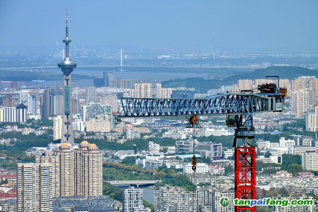 建筑業(yè)高質(zhì)量發(fā)展需以降低碳排放、提高綠色性能為主要目標(biāo)。攝影/章軻